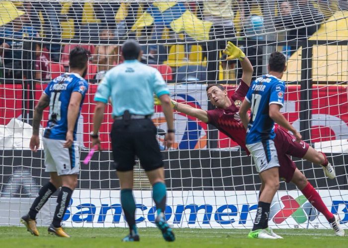 Sanvezzo selló el primer triunfo del torneo para Querétaro.