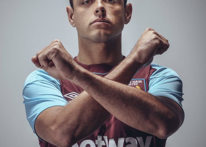 Javier Hernández firmó contrato por 3 años con el West Ham