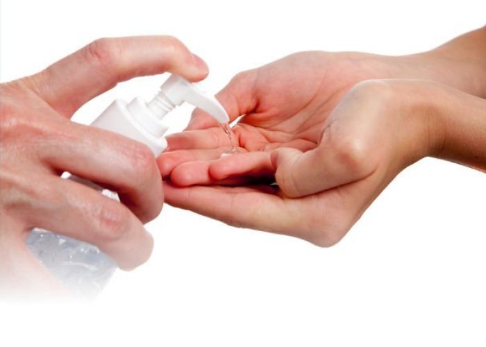 El uso excesivo de gel antibacterial puede tener más repercusiones negativas que positivas en la salud.