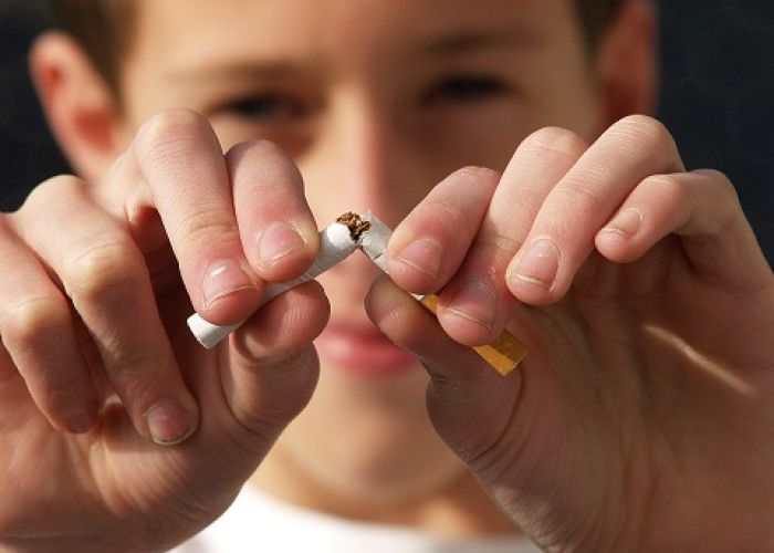 En México se requiere ser más estrictos con el incremento a los impuestos del tabaco, la medida disminuirá el número de fumadores y muertes al año.