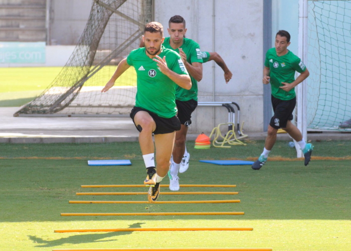 El Betis de Andrés Guardado visita al Barcelona