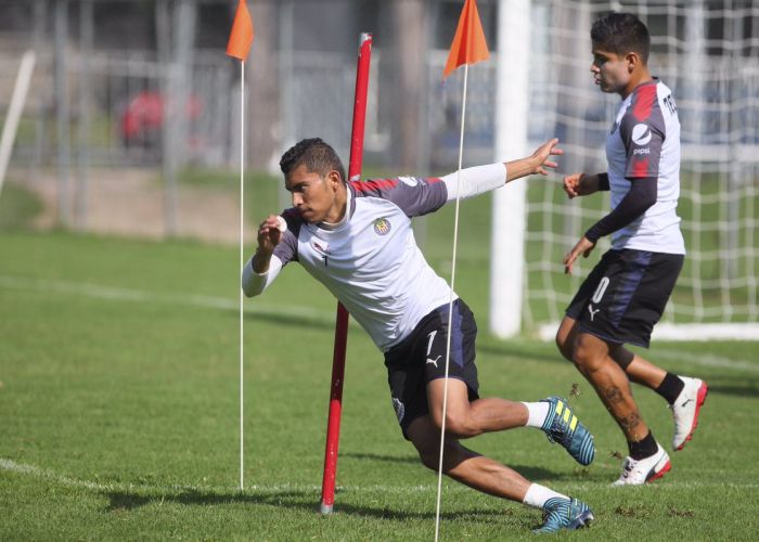 Chivas busca su primera victoria del campeonato ante Puebla