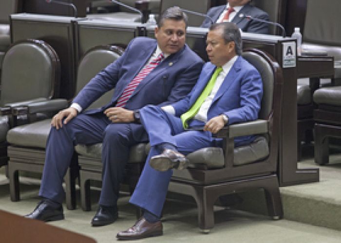 Los diputados César Camacho y Álvaro Ibarra bucan que se reconozca el testimonio de terceros como evidencia de un delito. (Foto: Proceso)