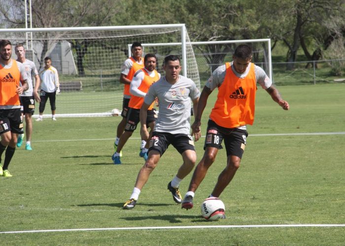 La Máquina y Tigres se enfrentan en la cancha del estadio Azul