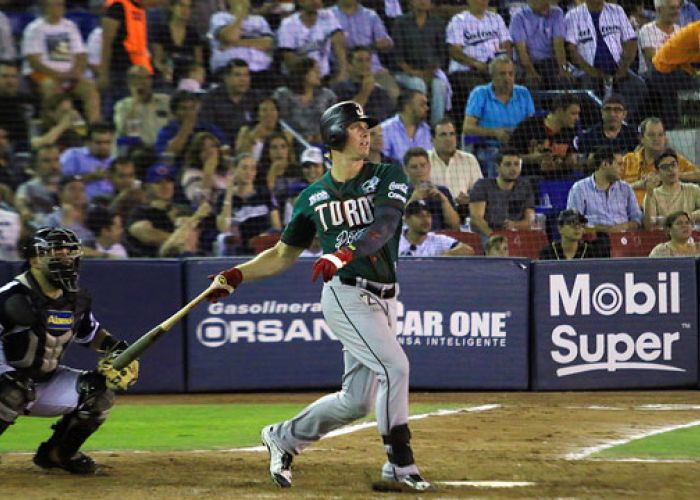 Toros está a una victoria de llevarse la serie ante Sultanes