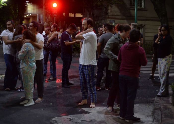 En la Ciudad de México, la población salió de sus domicilios; la alerta sísmica funcionó.