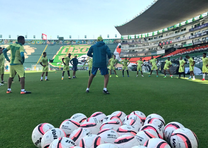 Pachuca visita a León en la cancha del Nou Camp