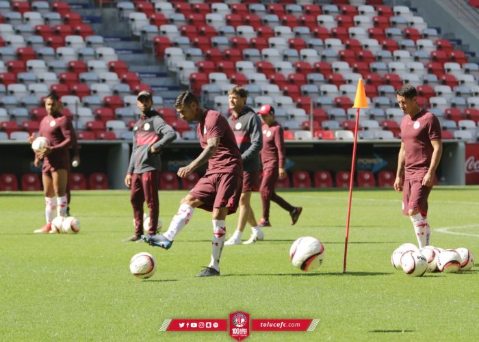 Diablos Rojos y Gallos Blancos se enfrentan en el Nemesio Diez