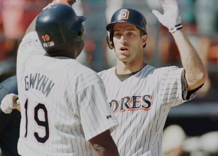 Padres y Rockies chocan en el Petco Park de San Diego