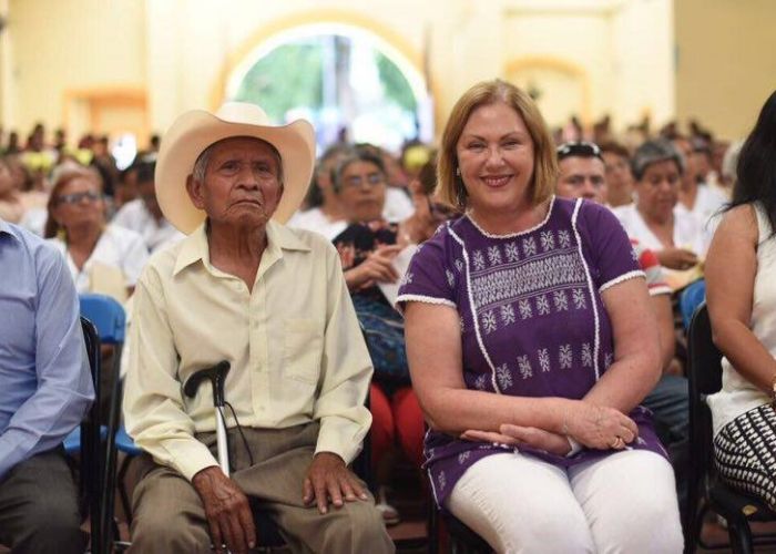 Elena Cepeda, esposa de Graco Ramírez, es quien dirige el DIF de Morelos.
