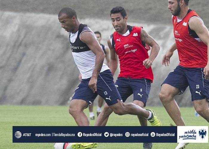 Rayados se mantiene invicto en el primer puesto de la clasificación