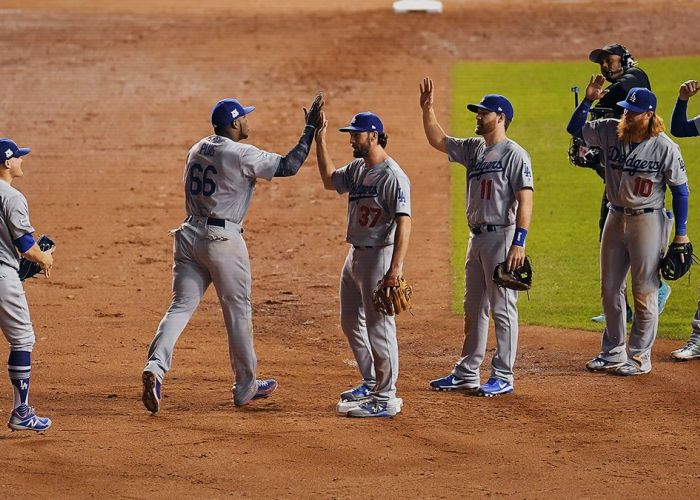 Los Dodgers dominan la serie 3-0 sobre los Cubs