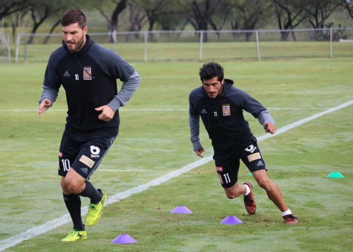 Tigres y Toluca chocan en la cancha del Volcán