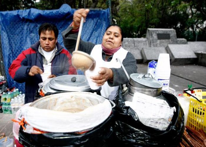 Mientras en México no se logre un aumento al salario por lo menos acorde con la tasa de inflación, los trabajadores más vulnerables serán quienes continúen empobreciendo sus salarios.