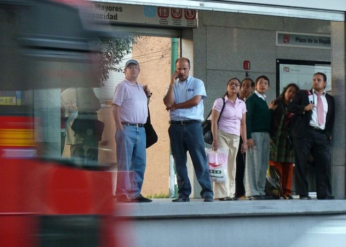 Viajar en transporte público, un deporte de alto riesgo para las mujeres de la CDMX.