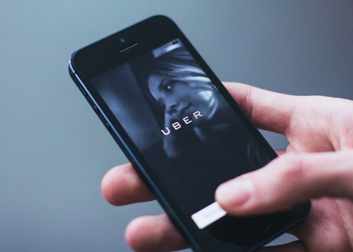 Uber domina el mercado de taxis ejecutivos en México.