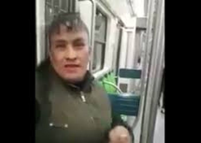 Mujer intentó robar al joven que iba profundamente dormido en un vagón de la Línea A.
