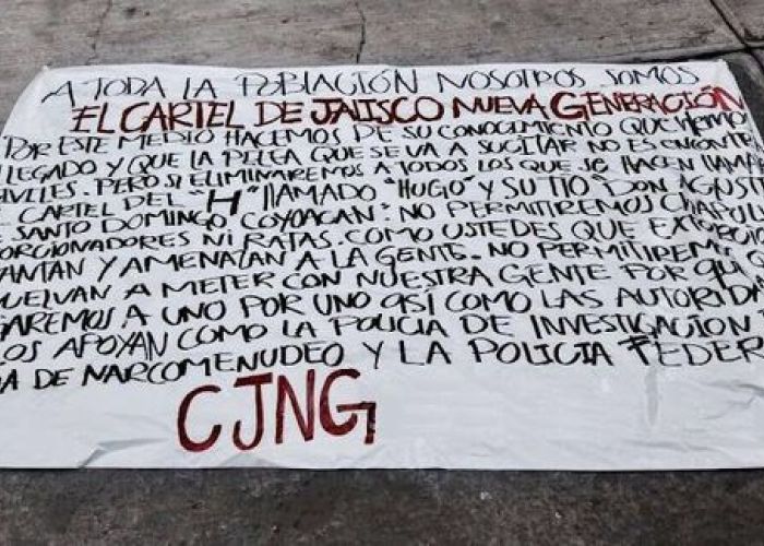 La mañana de este martes aparecieron colgadas dos mantas firmadas por el Cártel Jalisco Nueva Generación (CJNG) 