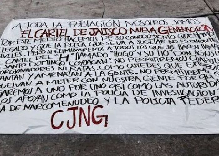 La mañana de este martes aparecieron colgadas dos mantas firmadas por el Cártel Jalisco Nueva Generación (CJNG)