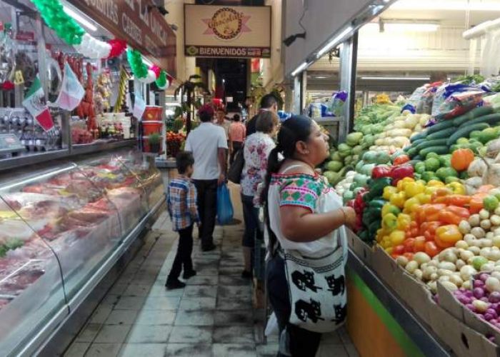 20 de las 32 entidades del México, la población no puede adquirir la canasta alimentaria, ya que el ingreso laboral pasó de 1,711 pesos mensuales a 1, 669 pesos en tan solo un año.