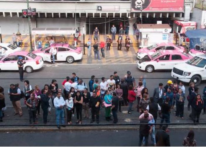 A través de redes sociales, algunos ciudadanos, compartieron varios videos del sismo.