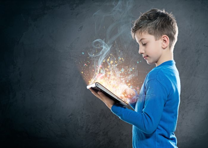 Las TIC contribuyen en la educación de los niños. Sin embargo, su uso no deja atrás las implicaciones negativas que estas podrían generar. (Foto: Mediatelecom)