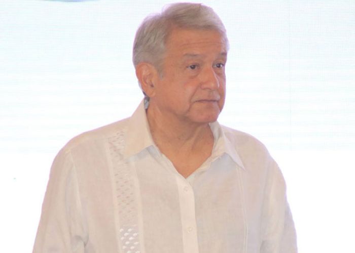 AMLO continua que la propuesta de cambiar el proyecto de NAIM en donde bancos como HSBC y Citibank tienen contratos de crédito con el gobierno federal de EPN.