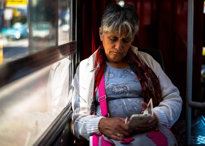 A través de redes sociales se han difundido grabaciones advirtiendo falsamente que las vacunas contra la fiebre amarilla son peligrosas. Foto: Juan Bello /algunos derechos reservados.   