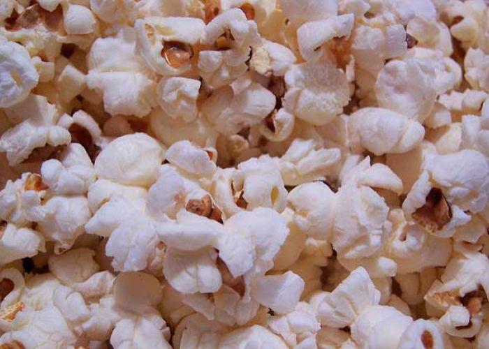 El 90% del precio de las palomitas es ganancia para un cine, asegura el sociólogo y periodista francés Frédéric Martel.