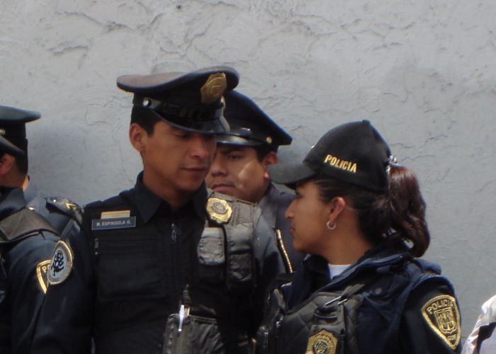 Darán de baja policías que no aprobaron controles de confianza
