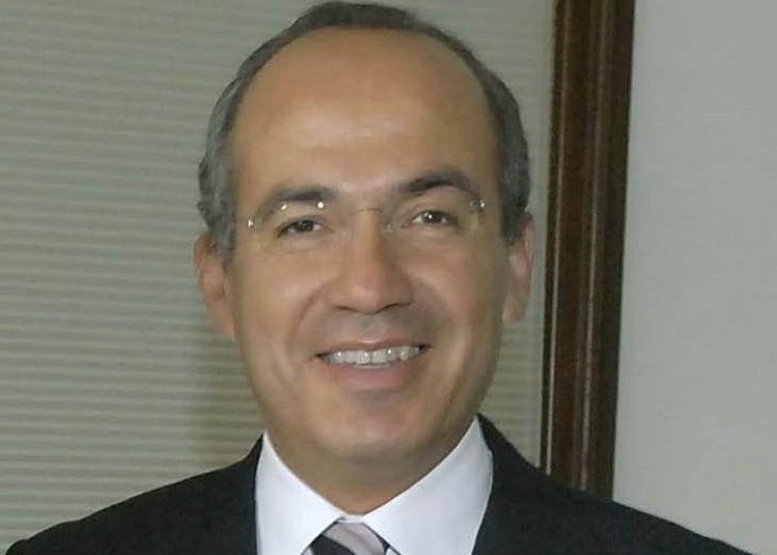 felipe calderon comparte publicacion falsa