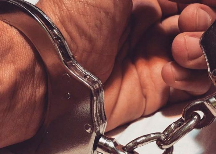 Solo las personas con más de 70 años que enfrentan un proceso penal pueden solicitar la prisión domiciliaria. Foto: Victor / algunos derechos reservados.