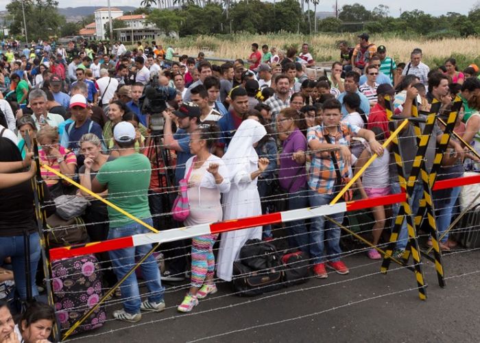 Venezolanos saliendo de su frontera. Foto: Amnistía Internacional. 