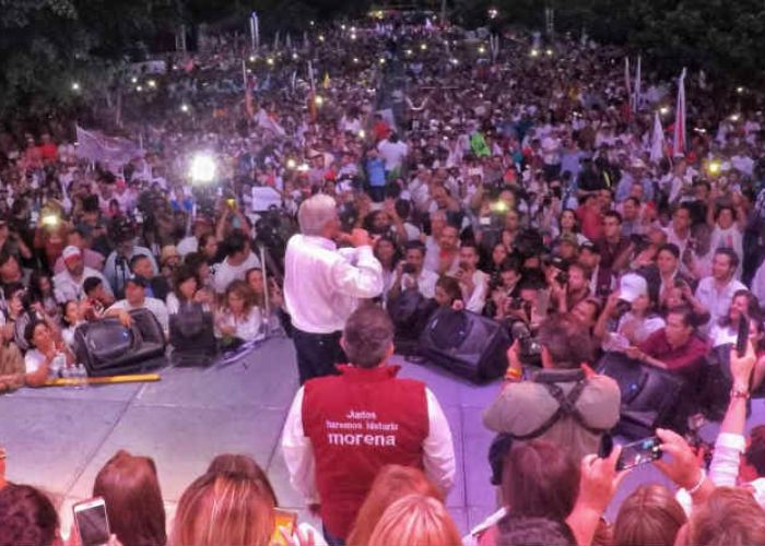 @lopezobrador_ en cierre de campaña.