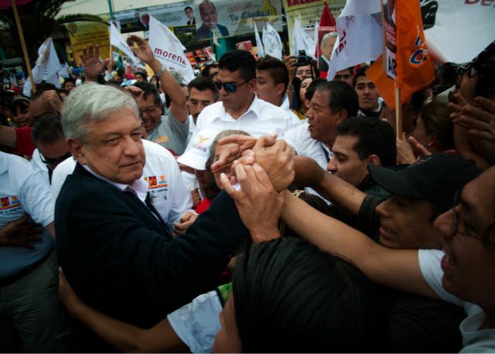 AMLO expresó su apoyo por el magisterio nacional tanto en mitines como en documentos de su partido (Foto: Eneas de Troya)