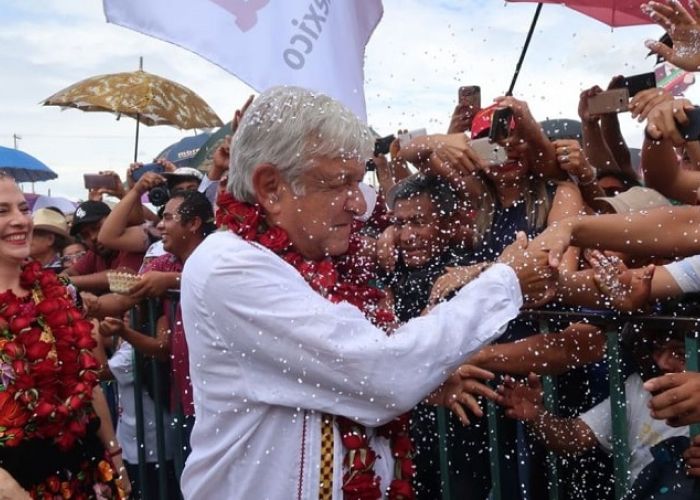 Una de las promesas de campaña de AMLO fue bajar el precio de la gasolina, aunque de hacerlo, podría comprometer el presupuesto público del 2019.