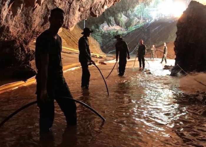 Rescate exitoso de niños atrapados en una cueva de Tailandia