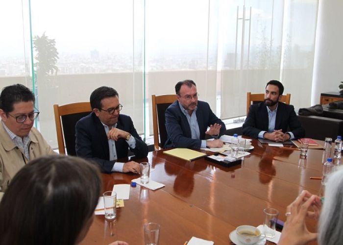 Los embajadores de México rechazan recorte salarial