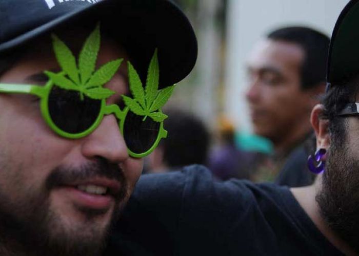 Se estima que el narcotráfico solo representa el 25% de los ingresos del crimen organizado. Foto: amigosdelcannabis / algunos derechos reservados.