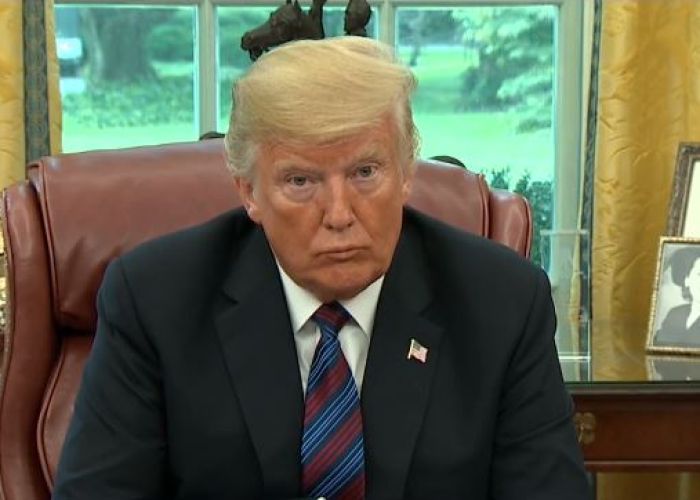 Donald Trump durante su conversación con Enrique Peña Nieto.