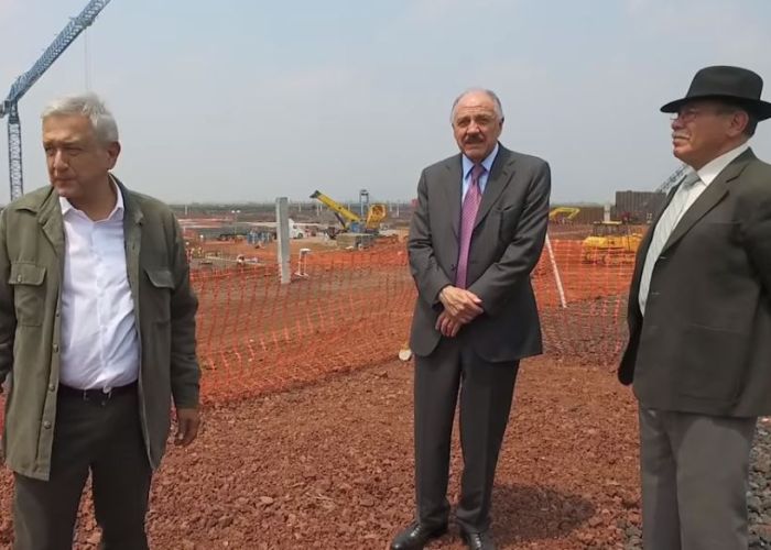 Andrés Manuel López Obrador, José María Riobóo y Sergio Samaniego en su visita a la construcción del NAIM.