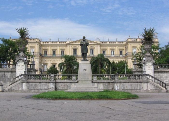 El Museo Nacional sirvió de residencia a la familia real portuguesa. (Foto: Wikipedia).