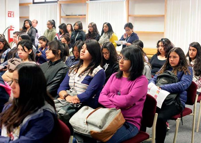 La población con estudios de nivel superior o medio superior ya representa un tercio de los que mantienen dos empleos (Foto:@IPN_MX)