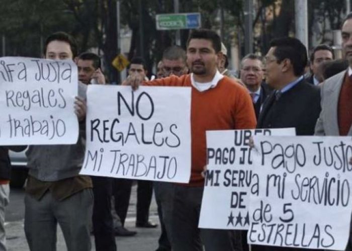 Choferes de Uber protestando en CDMX.