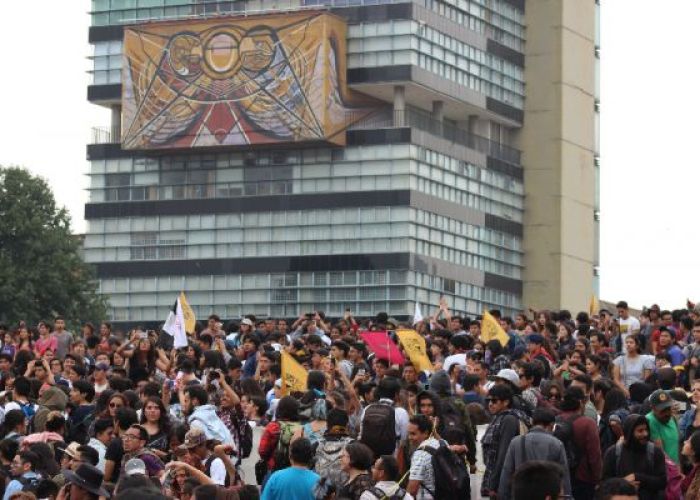 Más de 30 mil personas marcharon el 5 de septiembre hasta la Rectoría de la UNAM para exigir paz. (Foto: Abimelech Tovar).
