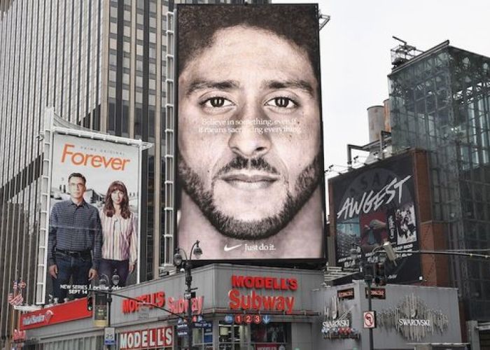 Colin Kaepernick es la imagen de la campaña antirracista de Nike. (Foto: Twitter @thehill).
