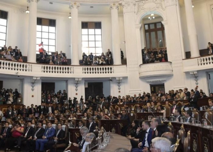 Instalación del primer Congreso de la Ciudad de México y entrada en vigor de la nueva Constitución.