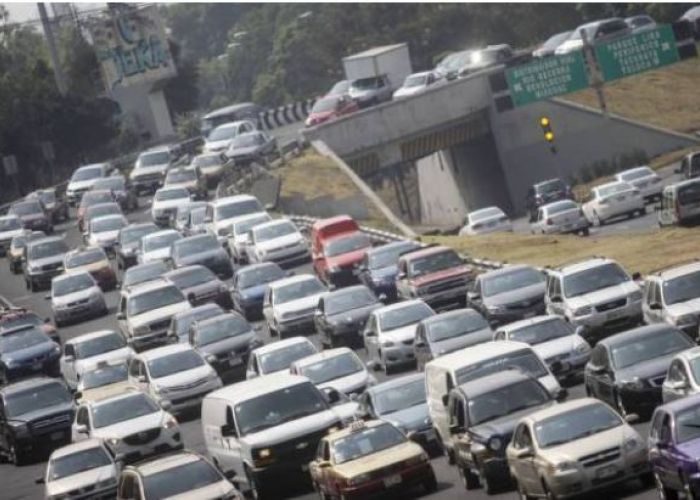 Siete de cada 10 conductores en la CDMX viaja solo, según Inegi.