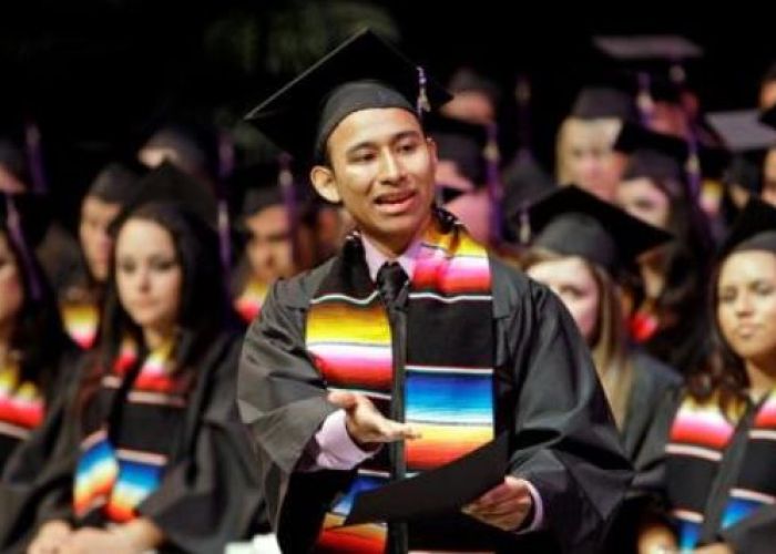 Las becas nacionales de Conacyt van de los 11 mil pesos mensuales para maestría hasta los 14 mil 700 para doctorado.