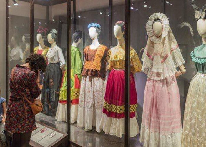 La exhibición del vestuario de Frida Kahlo en Londres
